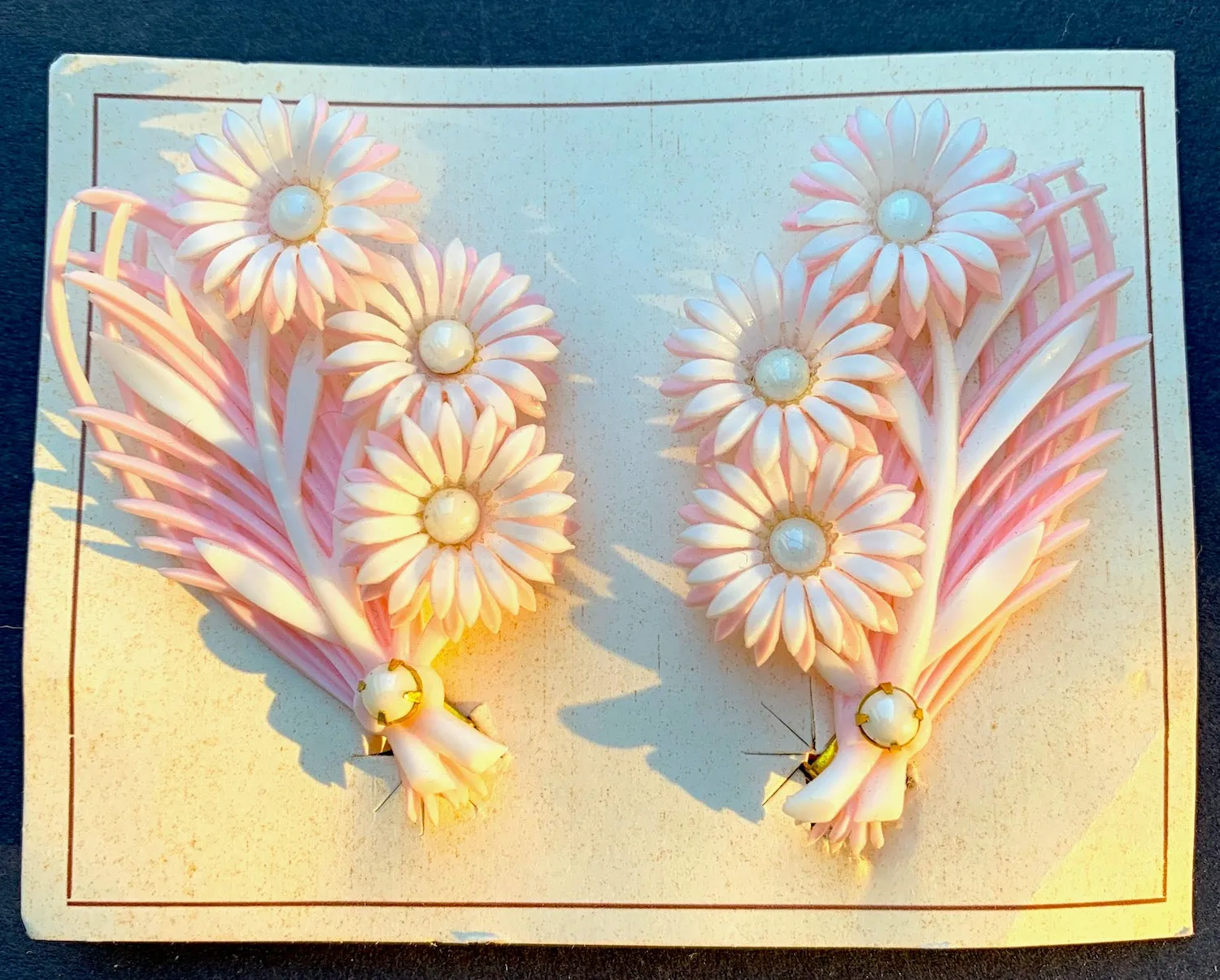 Angelic 1950s Pink & White Flower Clip-on Earrings
